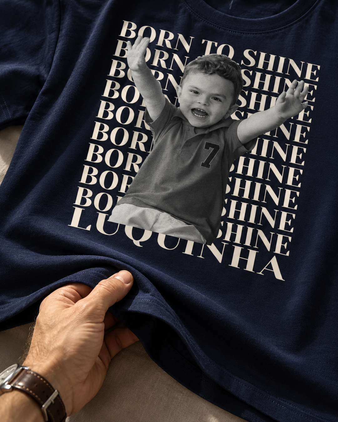 Toque macio da camiseta de algodão peruano personalizada com foto do bebê Born to Shine - azul marinho