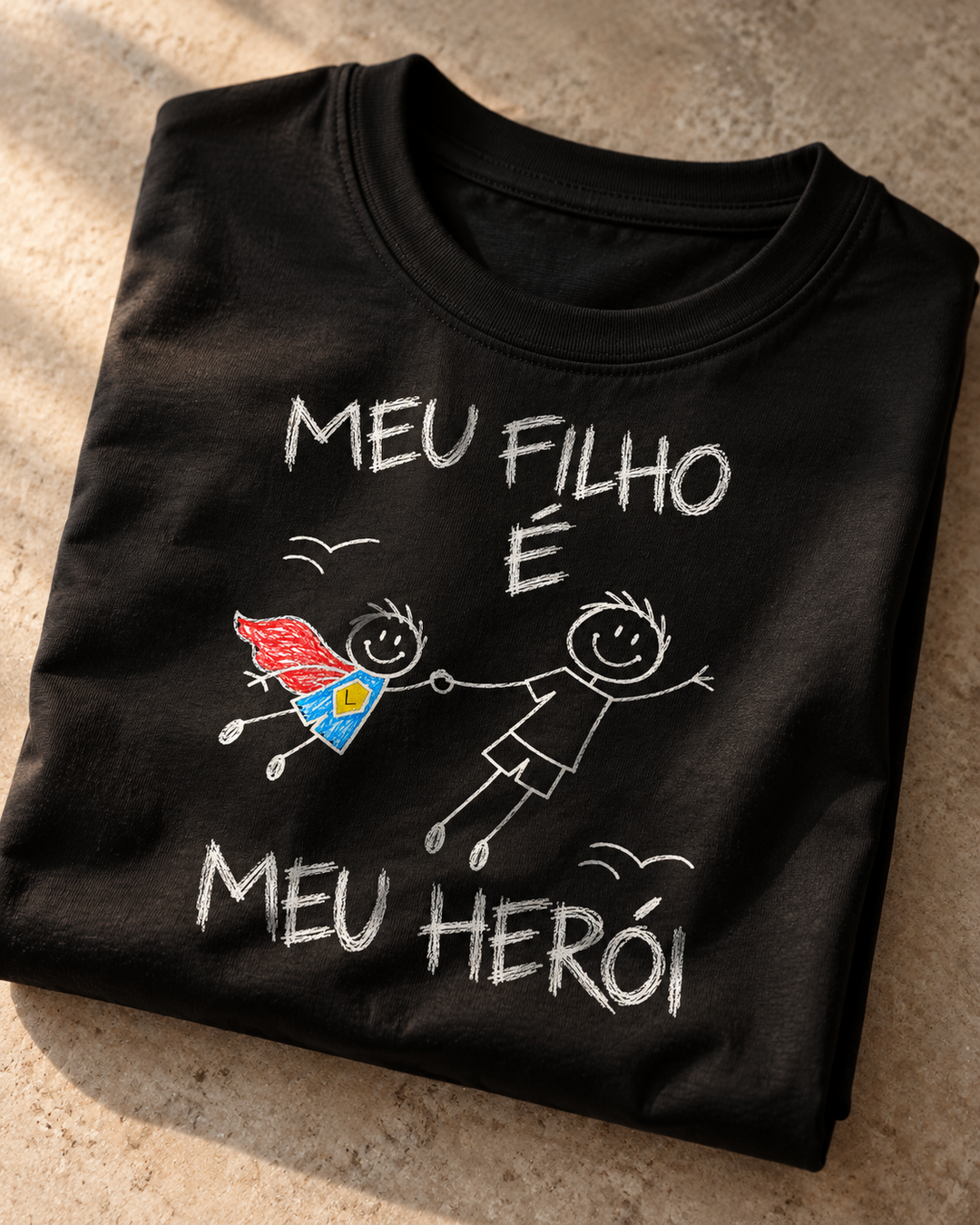 Camiseta Algodão Peruano personalizada Meu Herói – detalhe da textura e da estampa