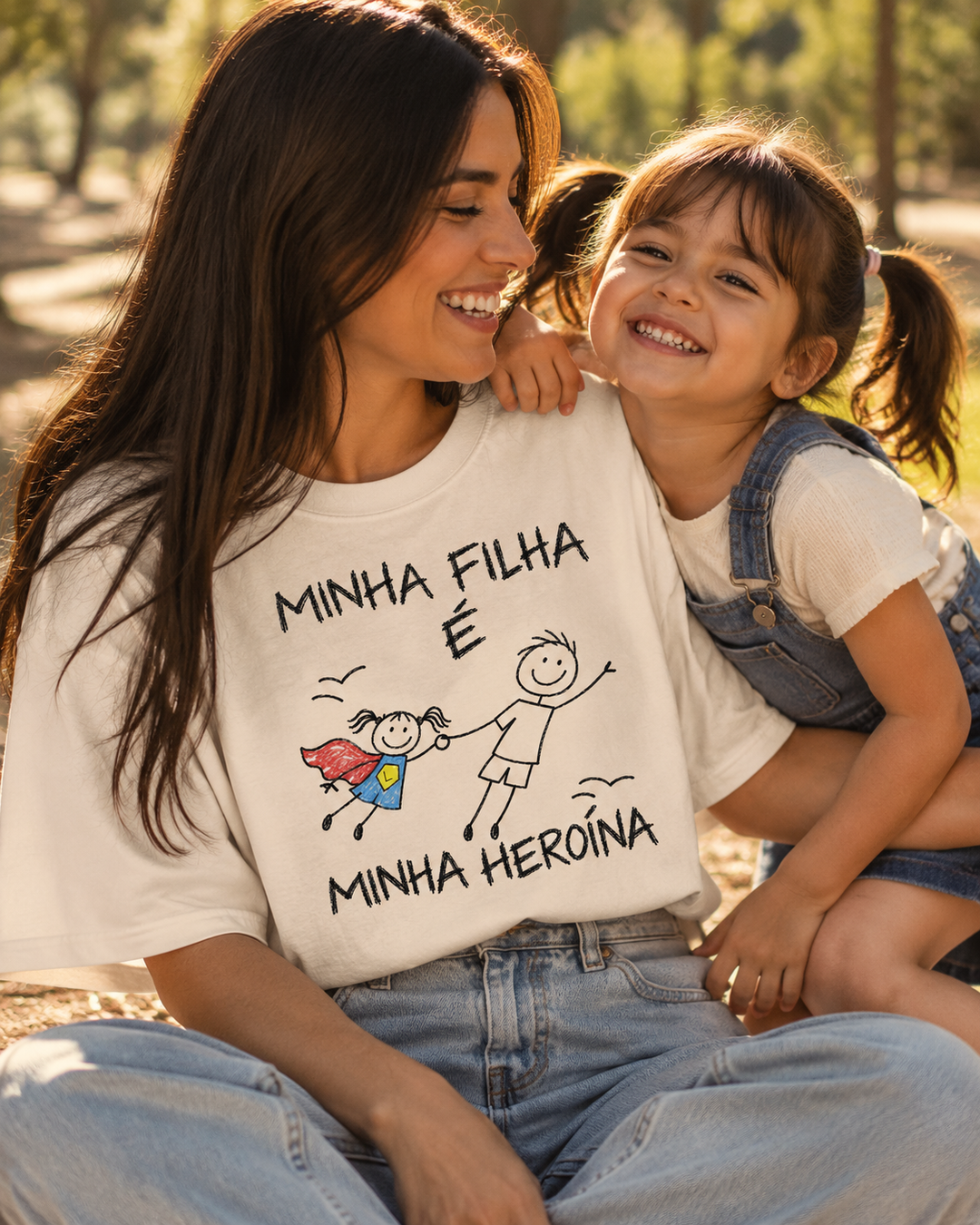 Camiseta Oversized personalizada Minha filha é minha heroína – mãe com a filha, off white #col:mamae #col:maternidade