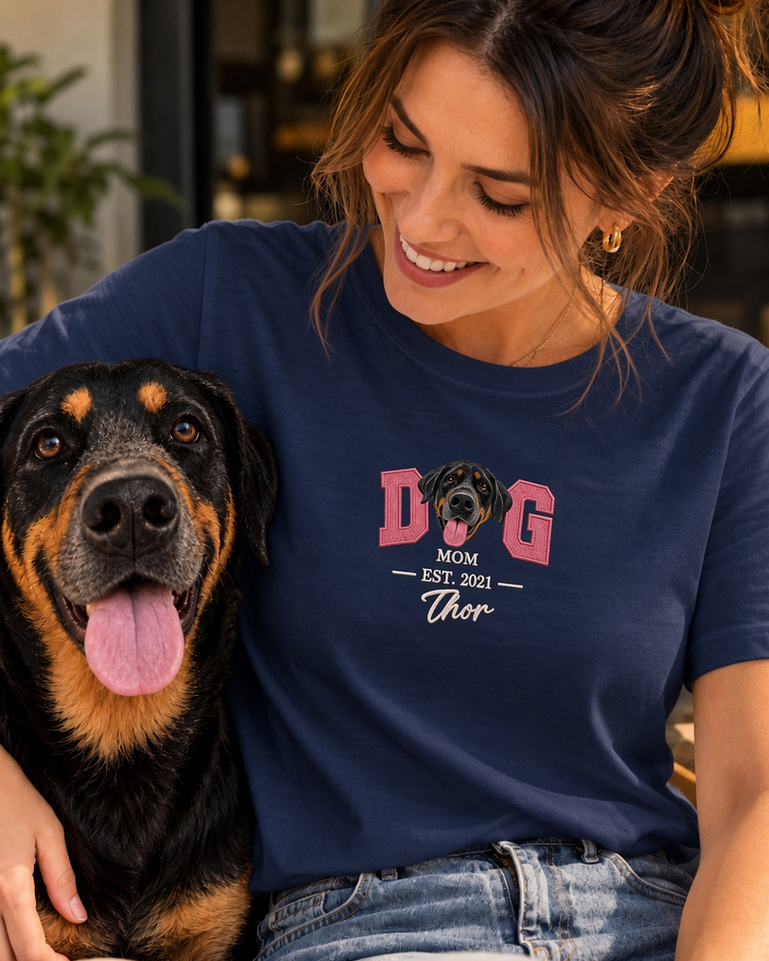 Camiseta Algodão Peruano personalizada Pet Face DOG MOM com rosto do cachorro – azul marinho