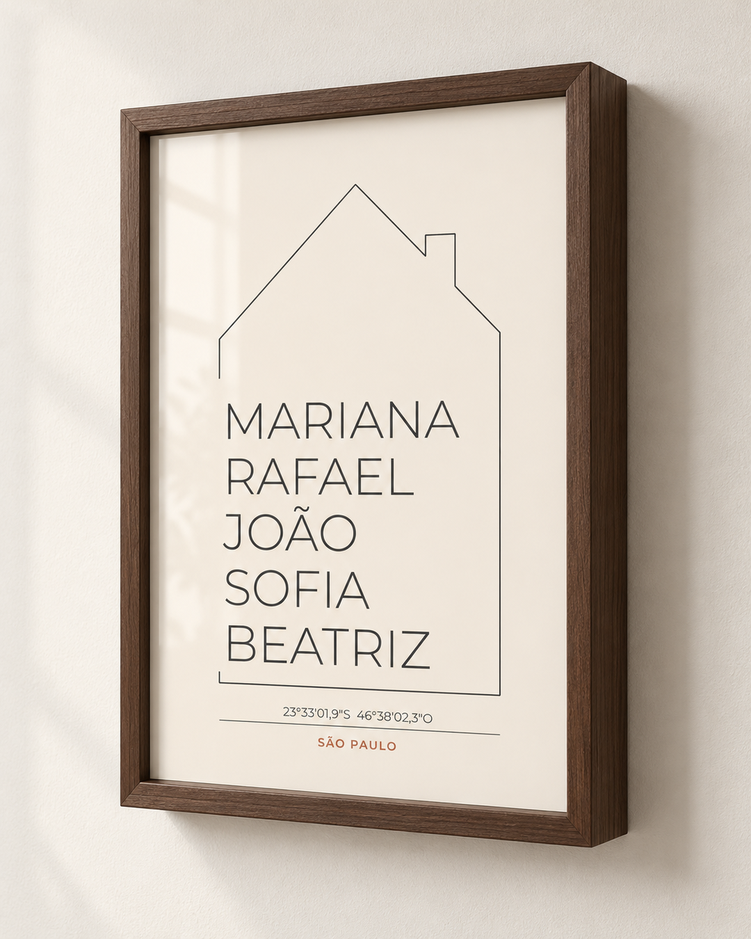 Quadro Casa da Família personalizado com moldura caixa – mockup 1 | Aphago