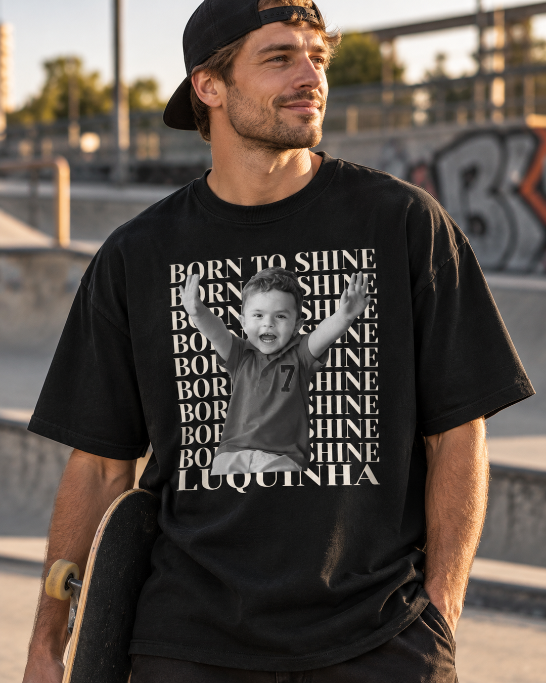 Pai com camiseta oversized personalizada com foto do filho Born to Shine - presente para pai