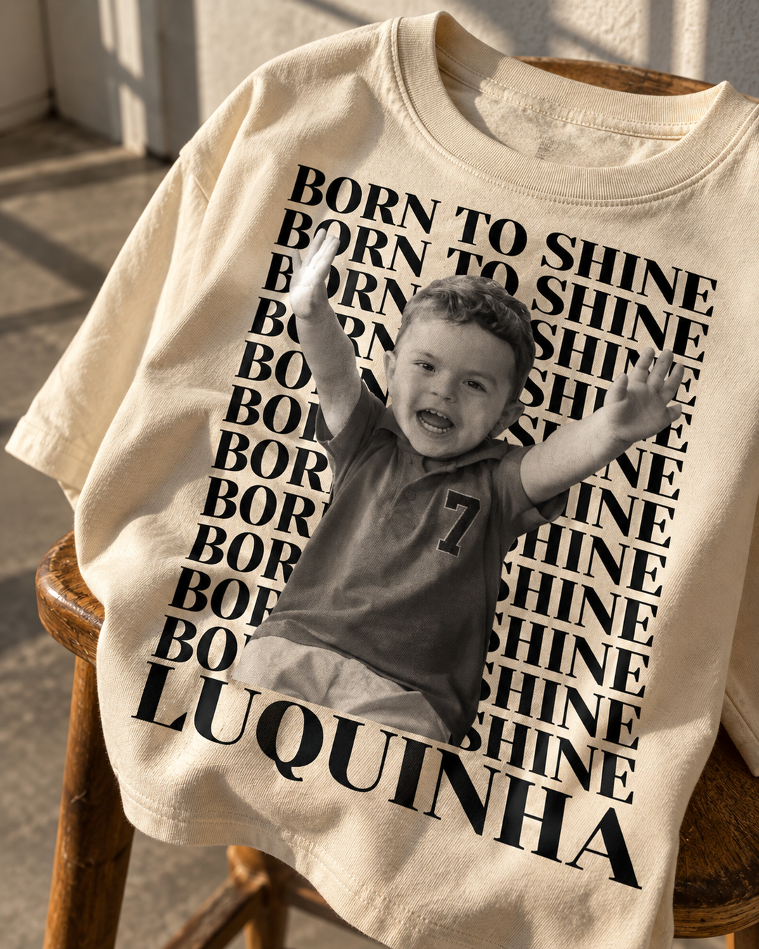 Camiseta oversized off-white personalizada com foto do bebê Born to Shine - estampa bootleg com nome