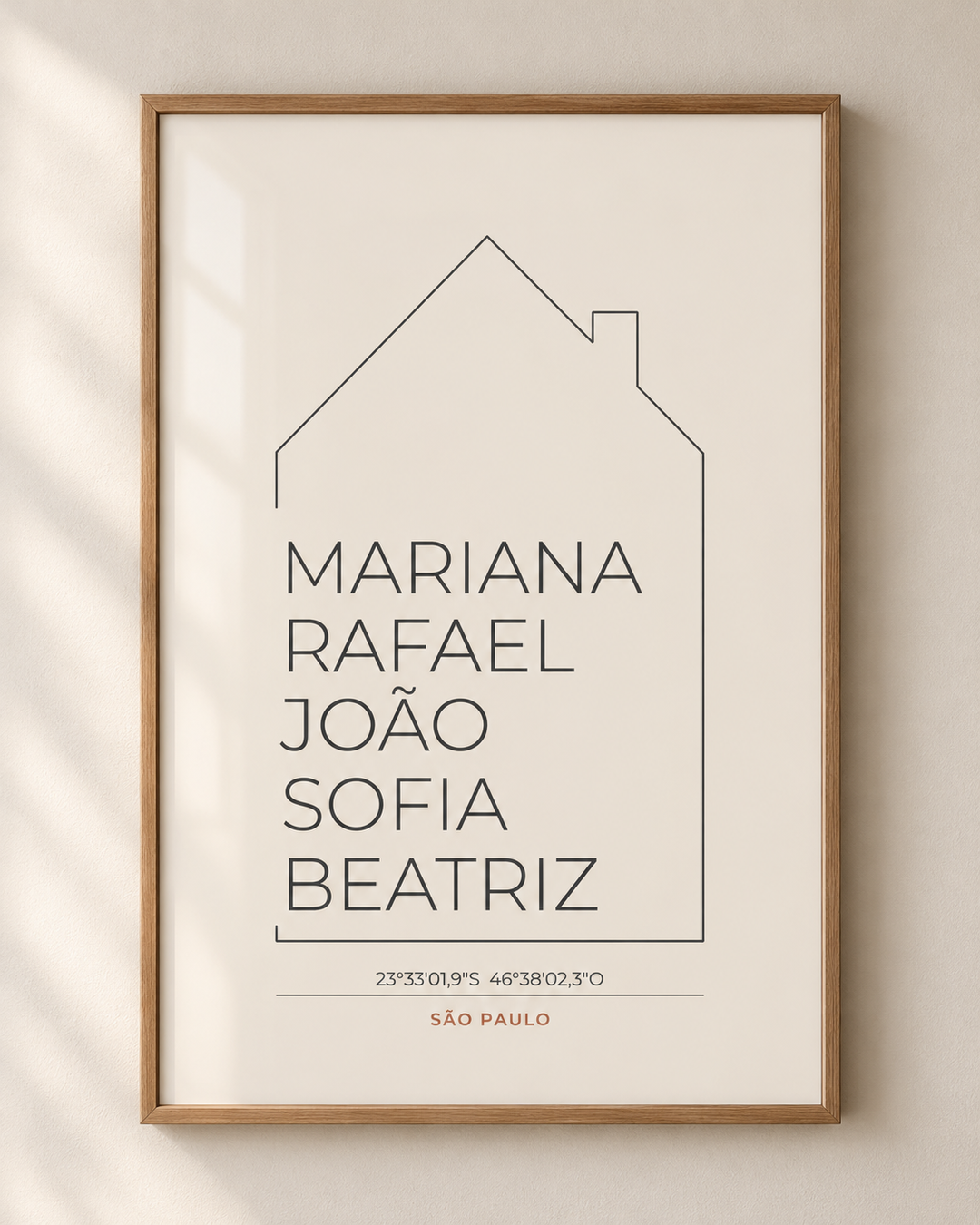 Quadro Casa da Família personalizado com moldura filete – mockup 1 | Aphago