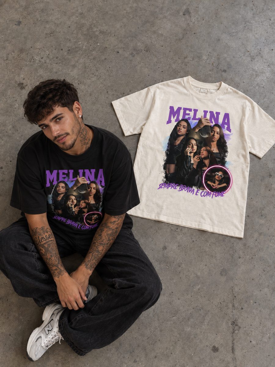 Duas camisetas com a mesma estampa personalizada